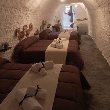 Cueva La Trapera Guest House Benamaurel Exterior photo