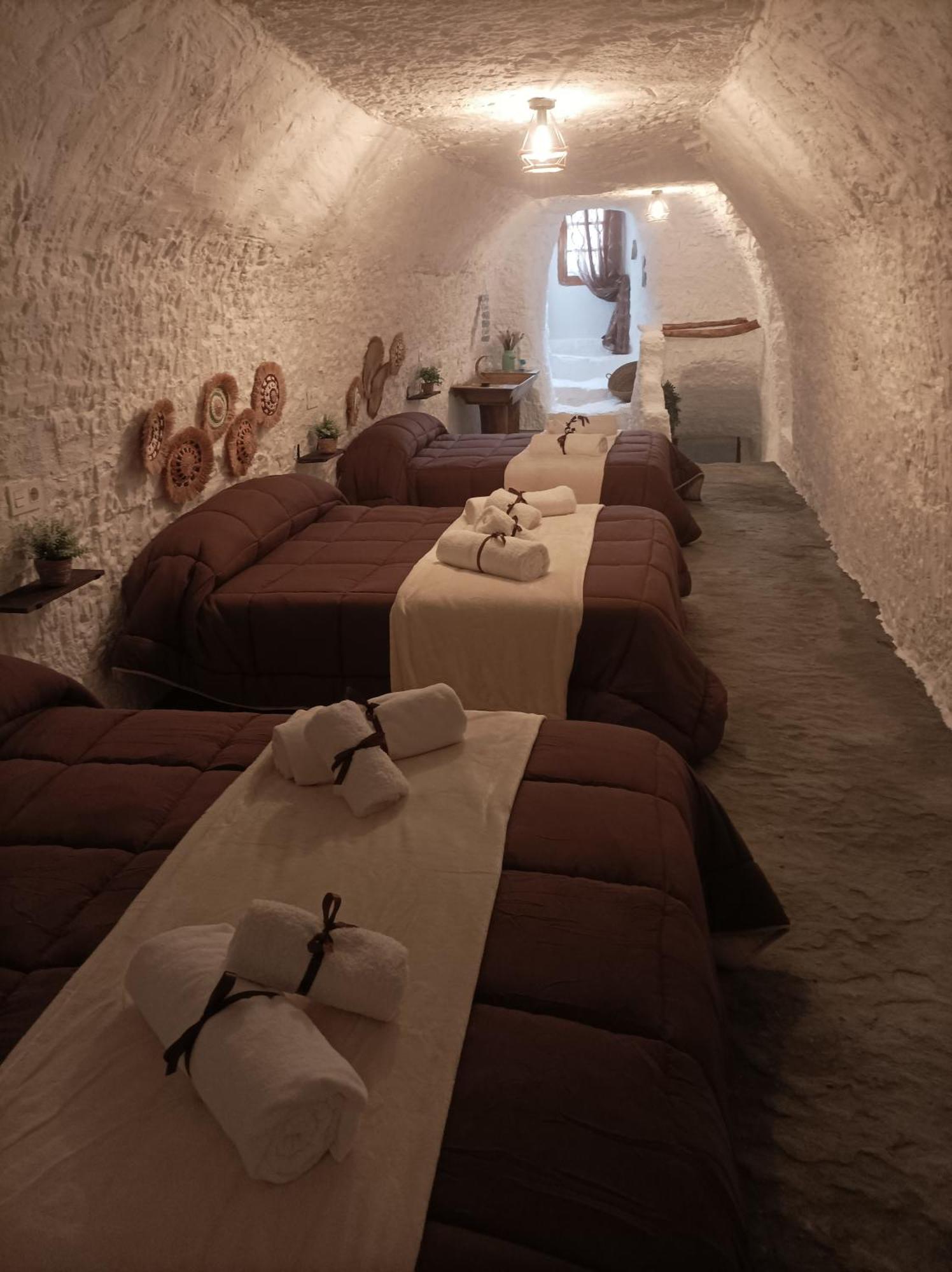 Cueva La Trapera Guest House Benamaurel Exterior photo